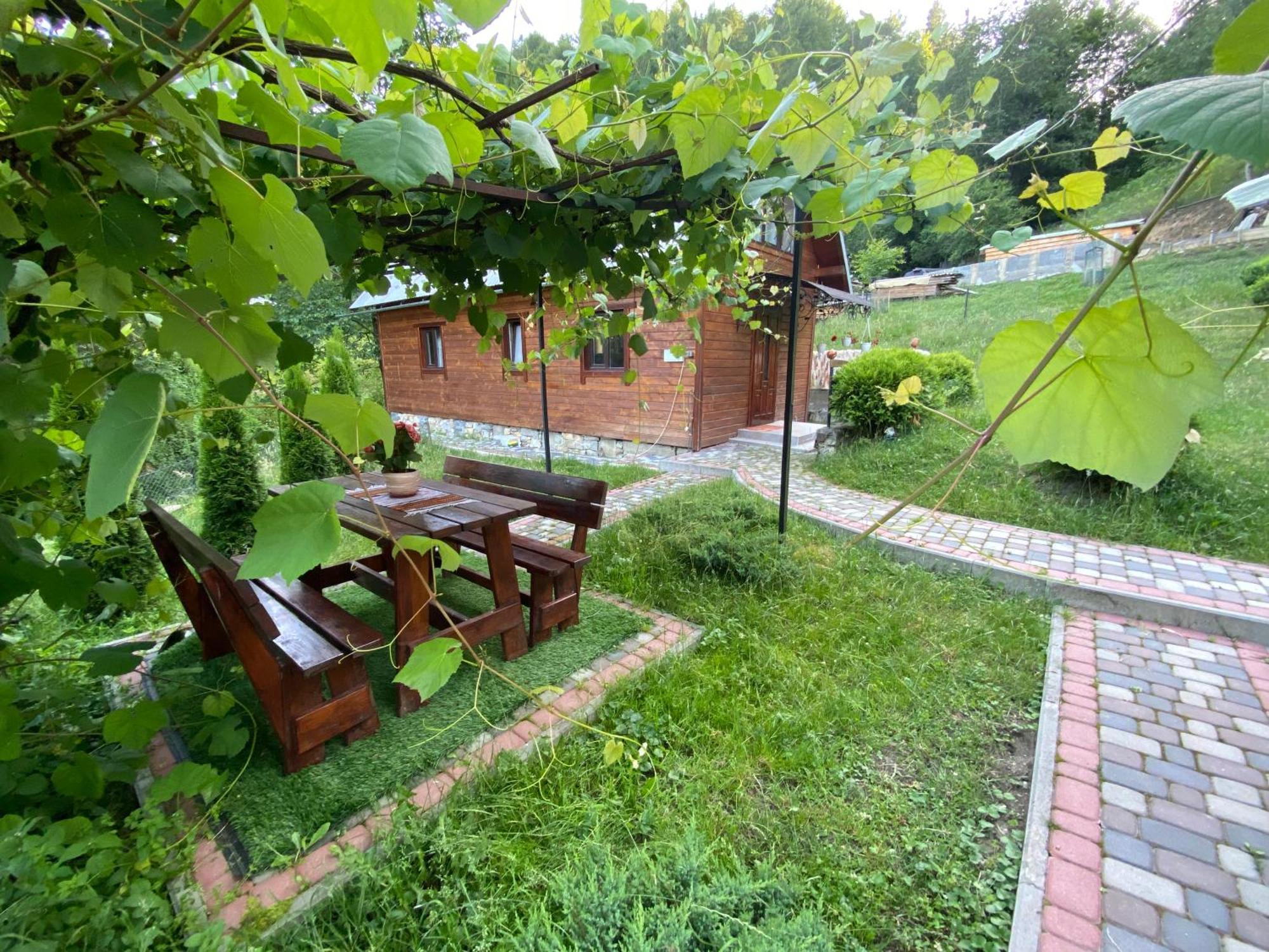 Lisowa Hatka Yavoriv 度假居 *